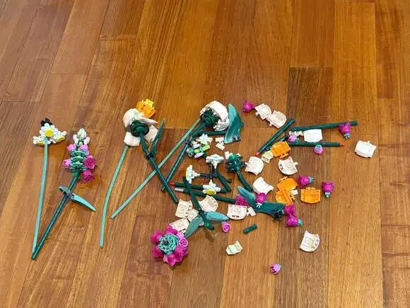 LEGO 10313 Botanical Wildflower Bouquet Set w/ Flowers & Parts – Incomplete - Picture 5 of 5